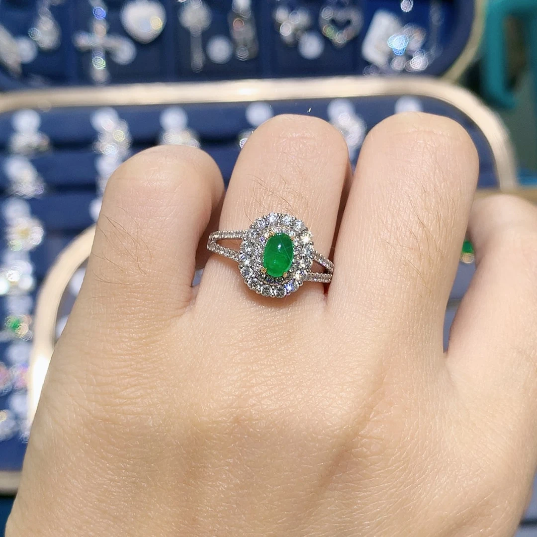 【闪购商品】18K金镶嵌戒指祖母绿