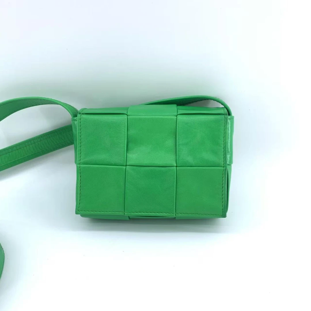 95新 BOTTEGA VENETA/葆蝶家 绿色mini 编织斜挎包bwz12236