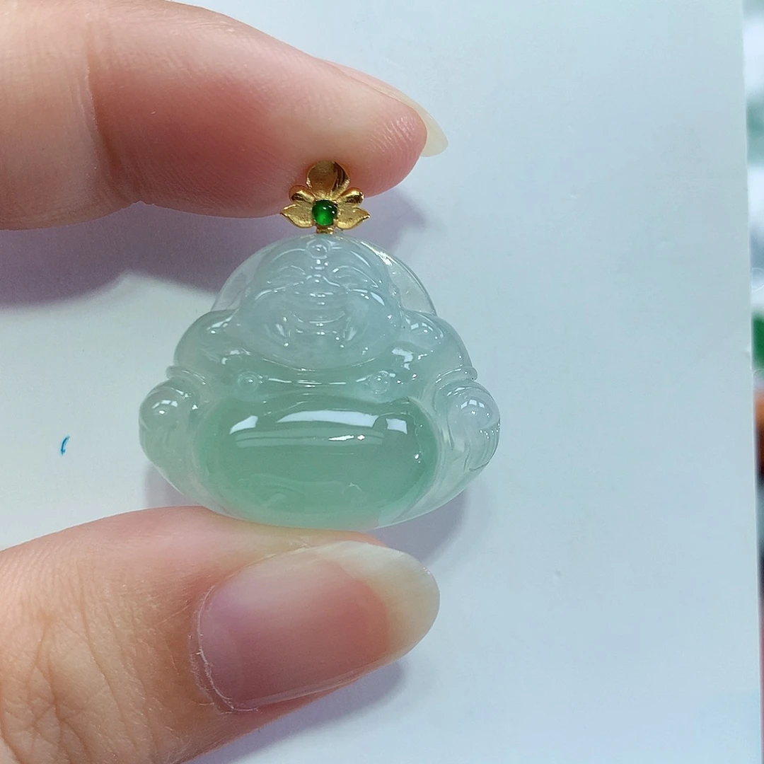 琳***目翡翠18K金镶嵌颈饰佛