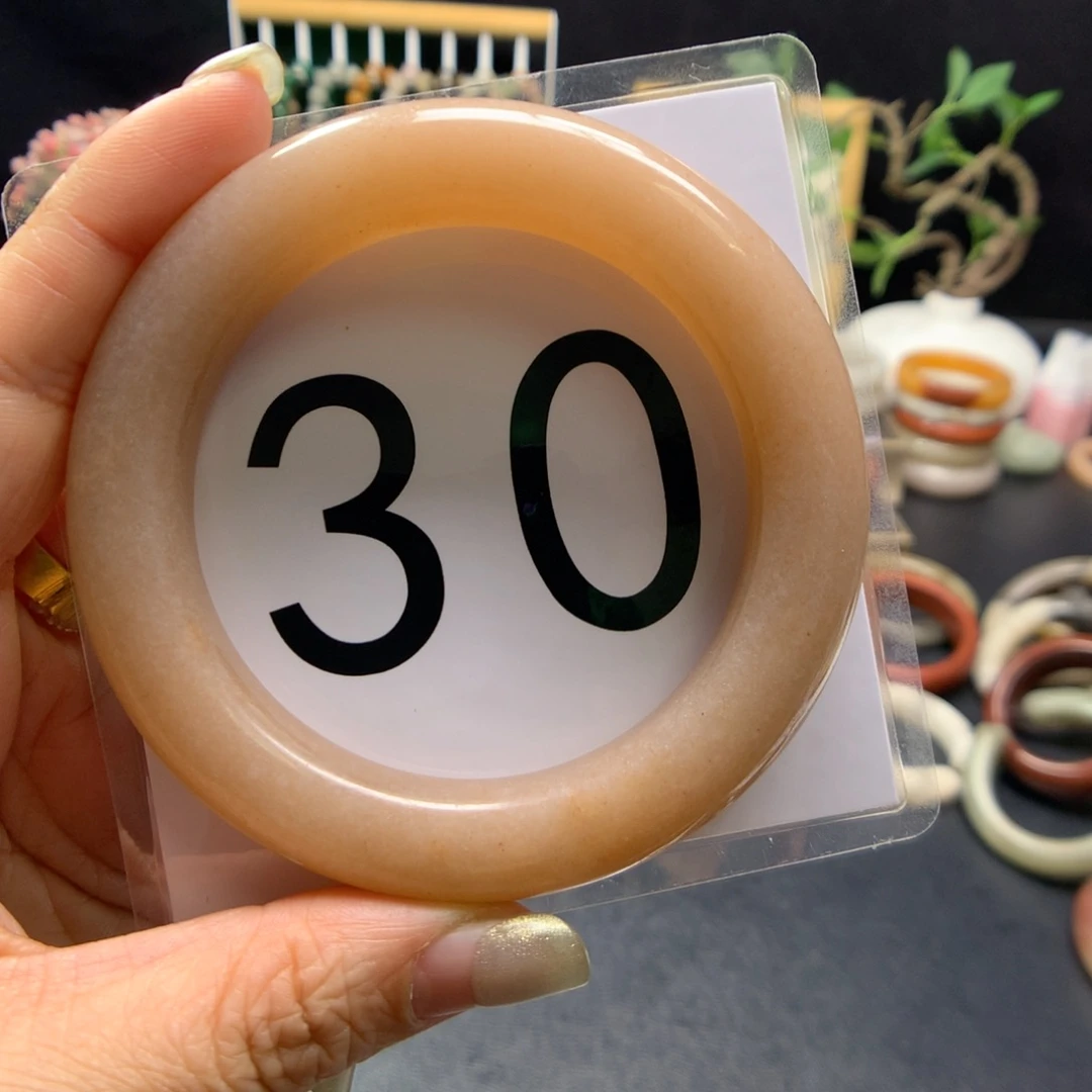 石英质玉手镯未镶嵌亲****猪