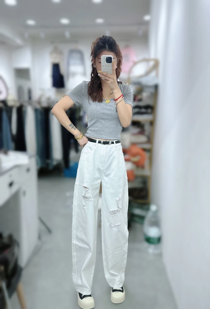 炫彩阁56555【欧货水洗破洞弯刀直筒牛仔裤】