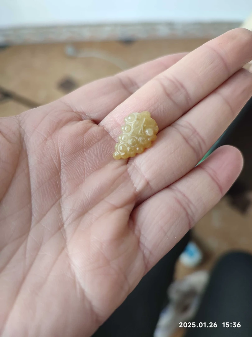 天然翡翠黄翡小葡萄吊坠