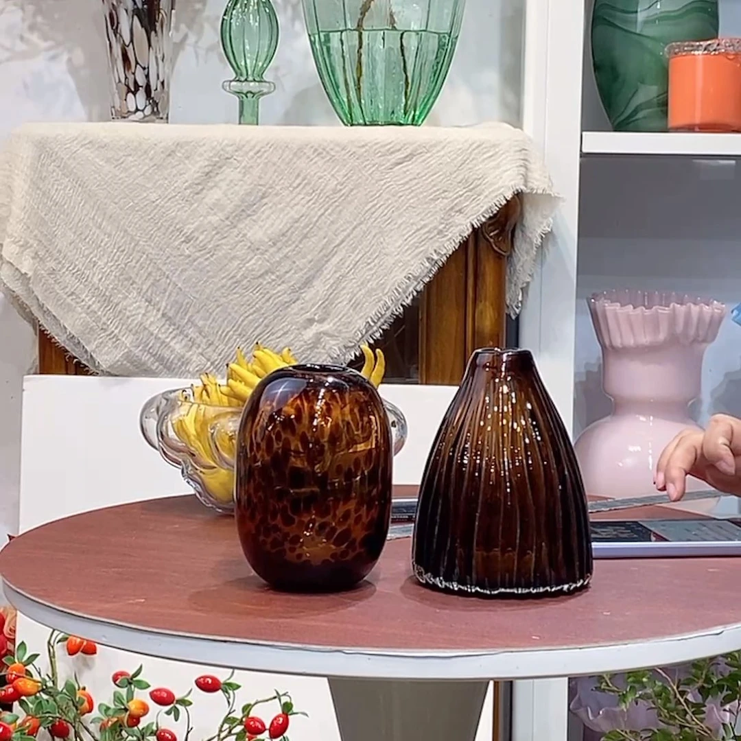 原色两只香薰瓶玻璃