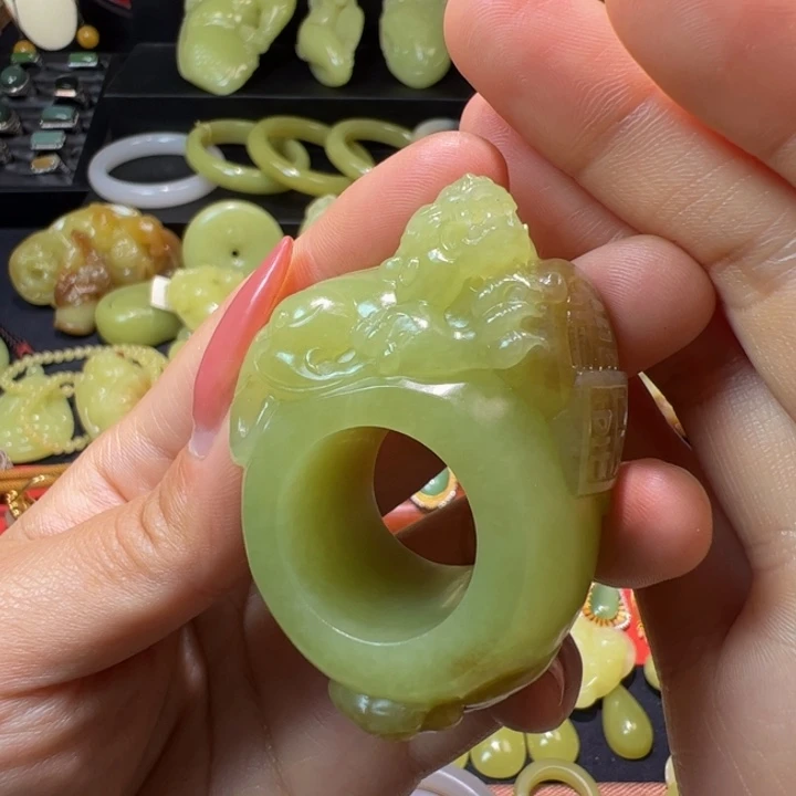 和田玉（黄玉）颈饰未镶嵌100克