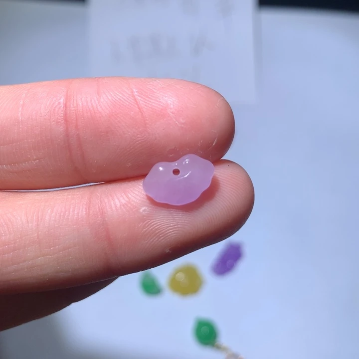 翡翠未镶嵌颈饰挂件