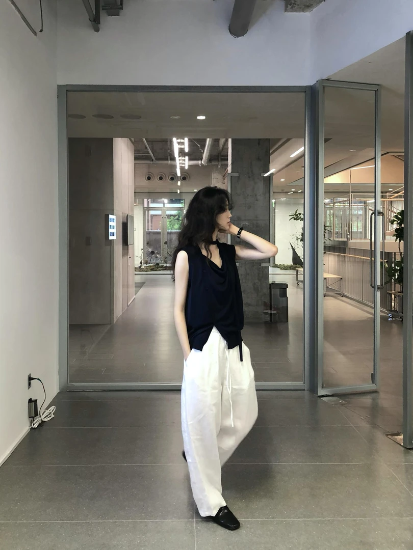 夏季新款洋气衣服女法式黑色荡领休闲无袖上衣宽松直筒阔腿裤套装