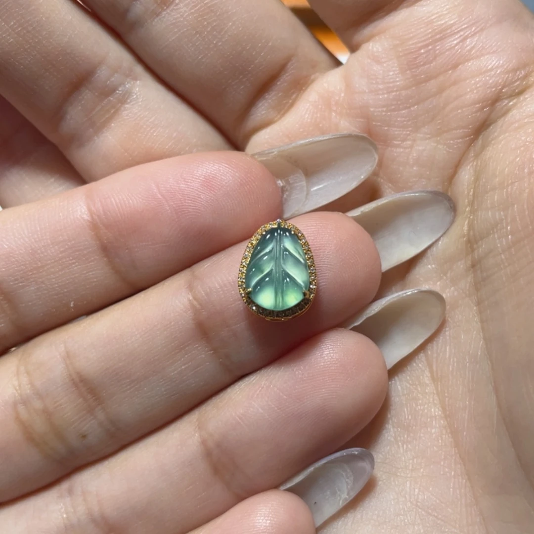 【闪购商品】颈饰18K金镶嵌翡翠