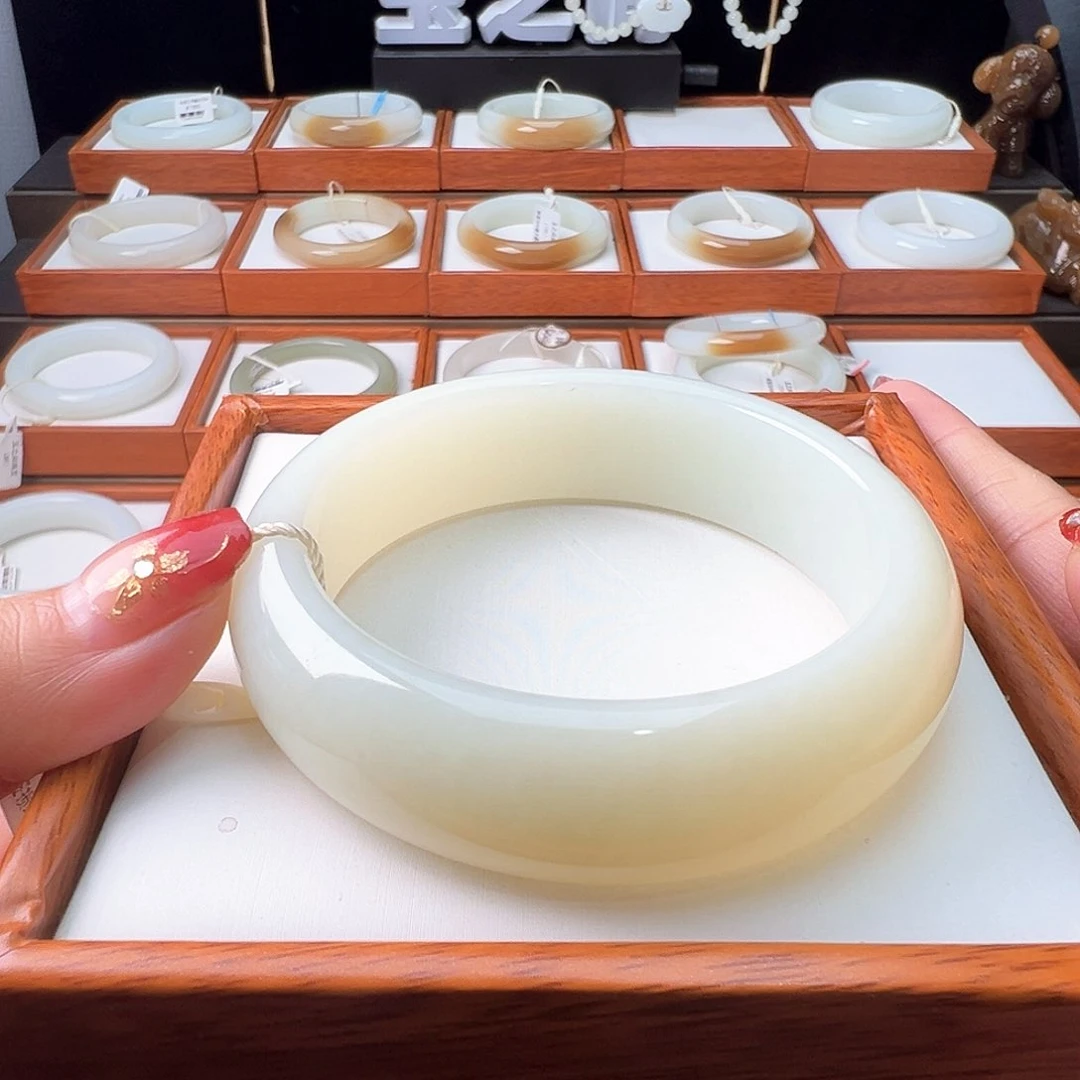 和田玉手镯未镶嵌57