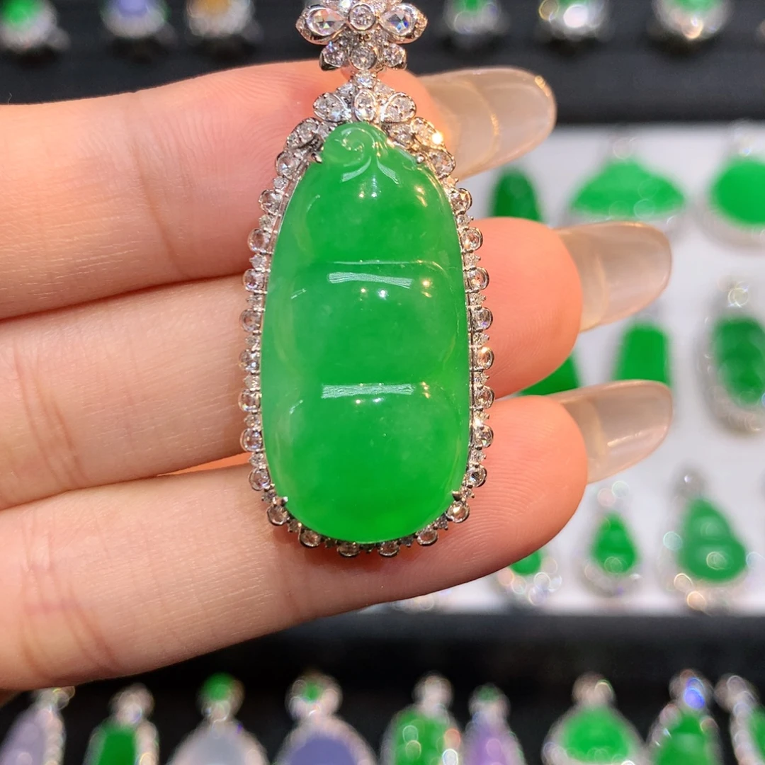 颈饰18K金镶嵌翡翠