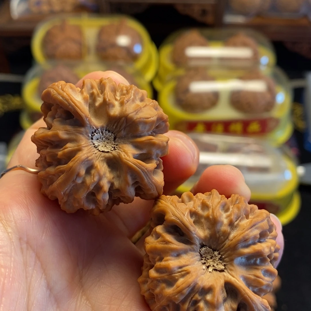 骑***蛙桃核把件三角龙门涧39.5