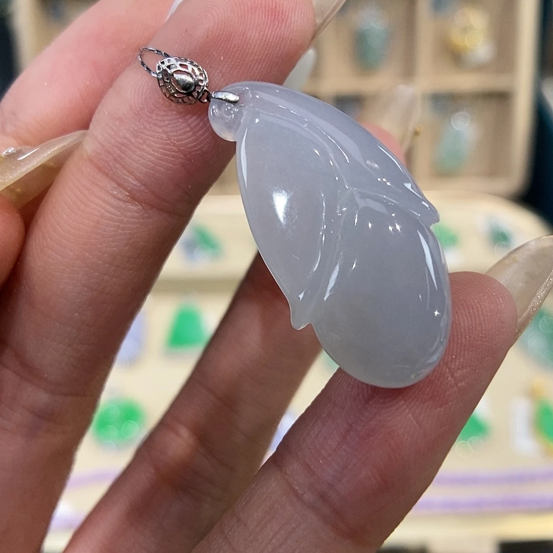 翡翠吊坠(不含链)18K金镶嵌玉兰花