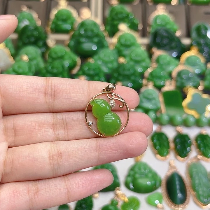 和田玉（碧玉）颈饰18K金镶嵌