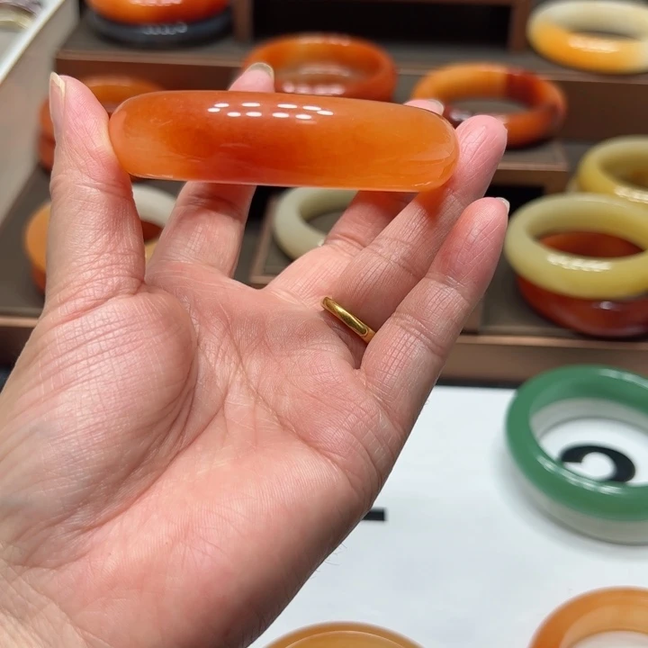 石英质玉（黄龙玉）未镶嵌手镯爰*