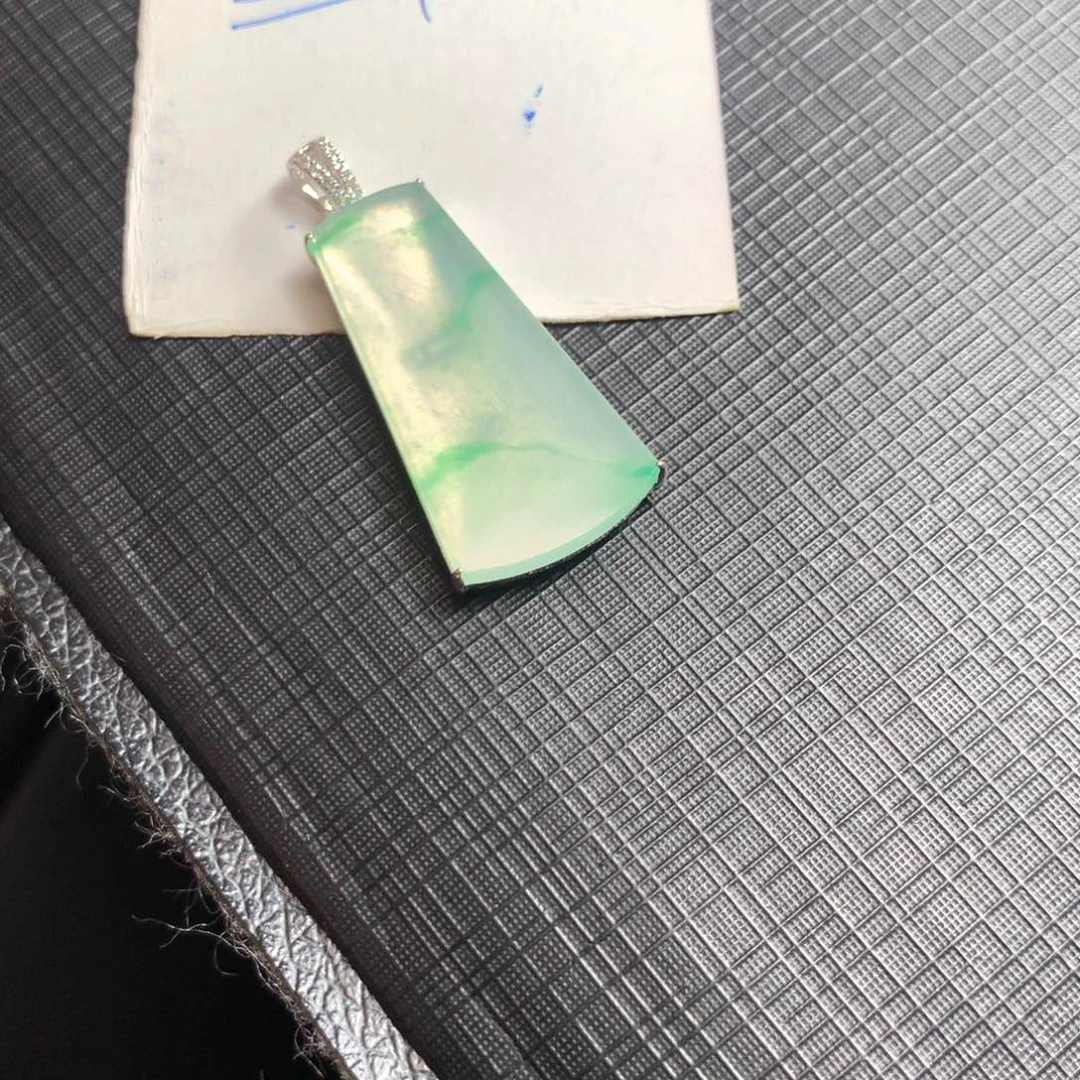 颈饰18K金镶嵌翡翠翡翠