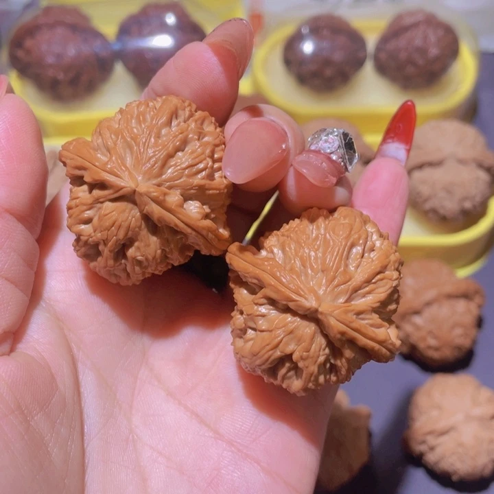 核桃手串/手链无**冰白狮子全品39尺，已打底