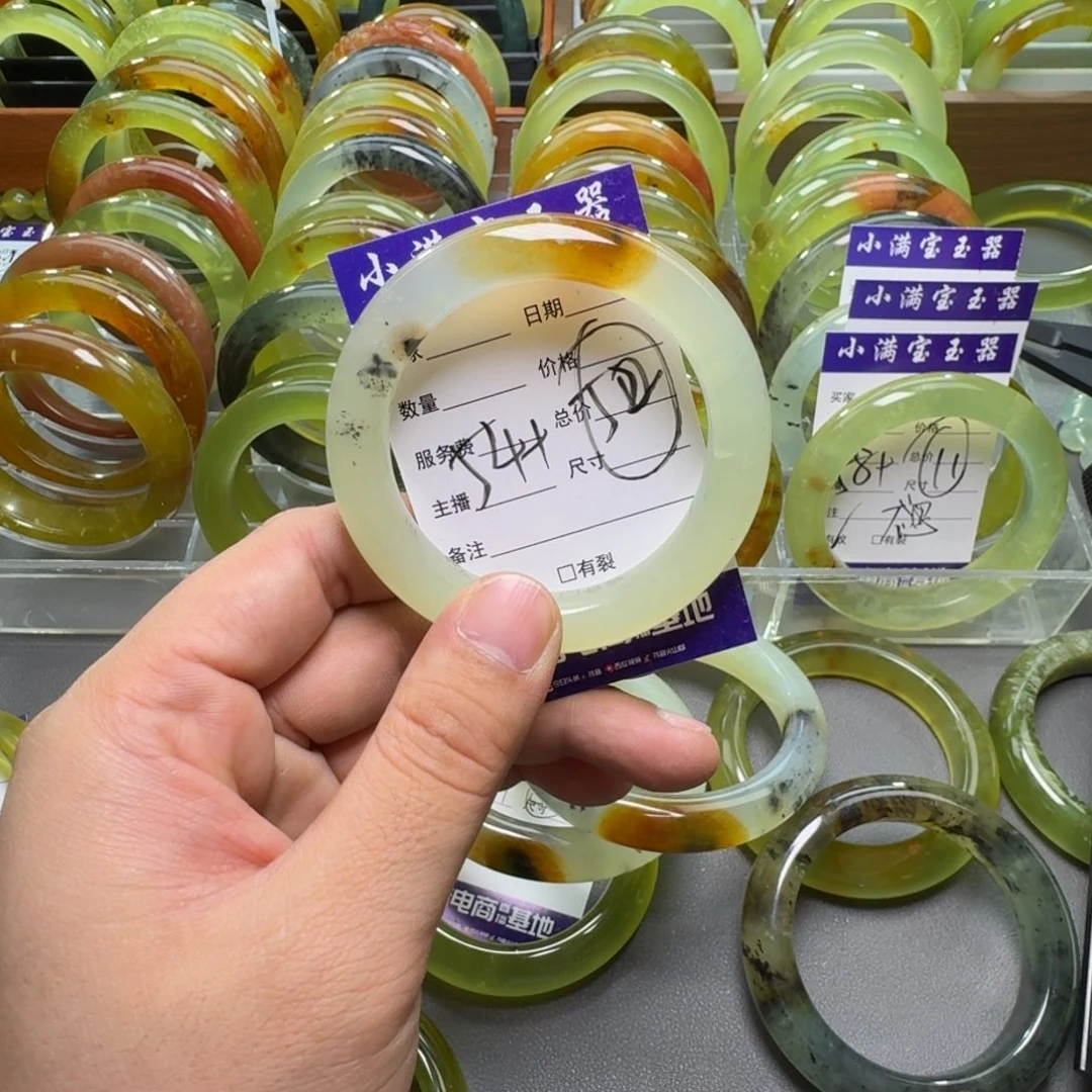 蛇纹石玉手镯合金