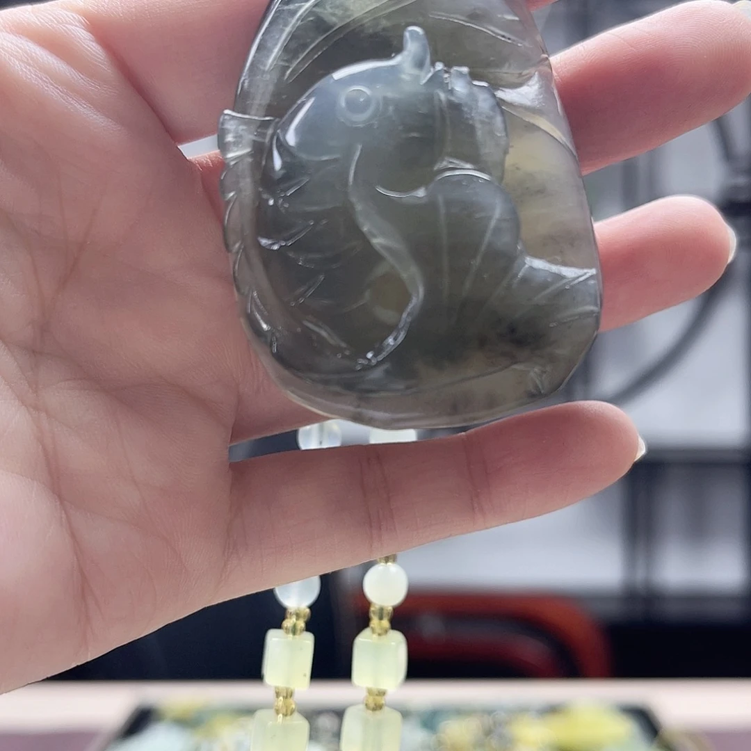 蛇纹石玉未镶嵌颈饰