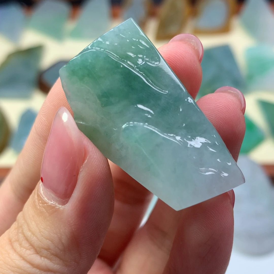 翡翠未镶嵌颈饰好