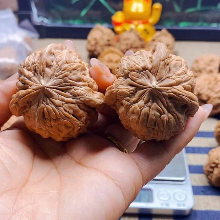 铁***呀把件文玩核桃闷墩三棱