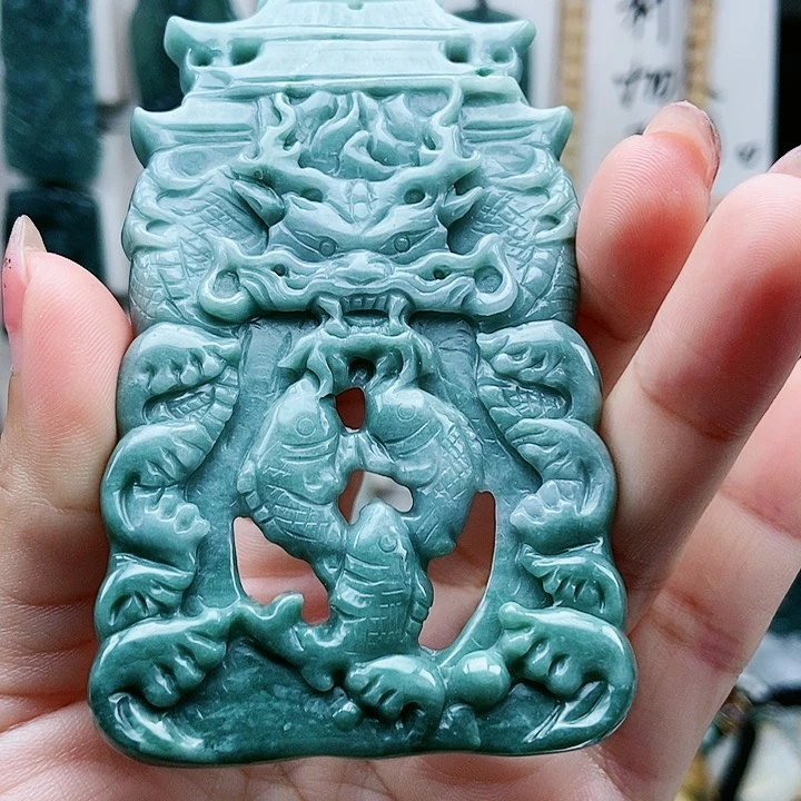 颈饰足铂镶嵌翡翠翡翠