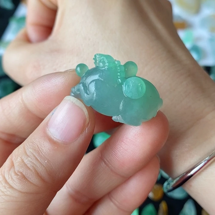 定制翡翠未镶嵌唐马