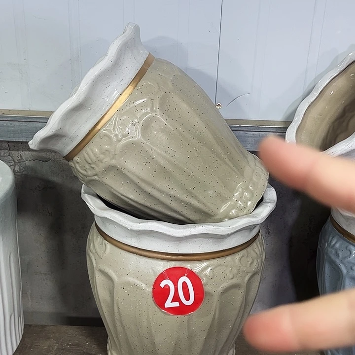 陶瓷大花盆大号加小号两个