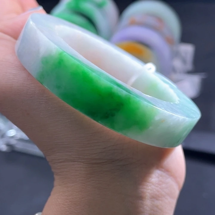 未镶嵌手镯定制翡翠