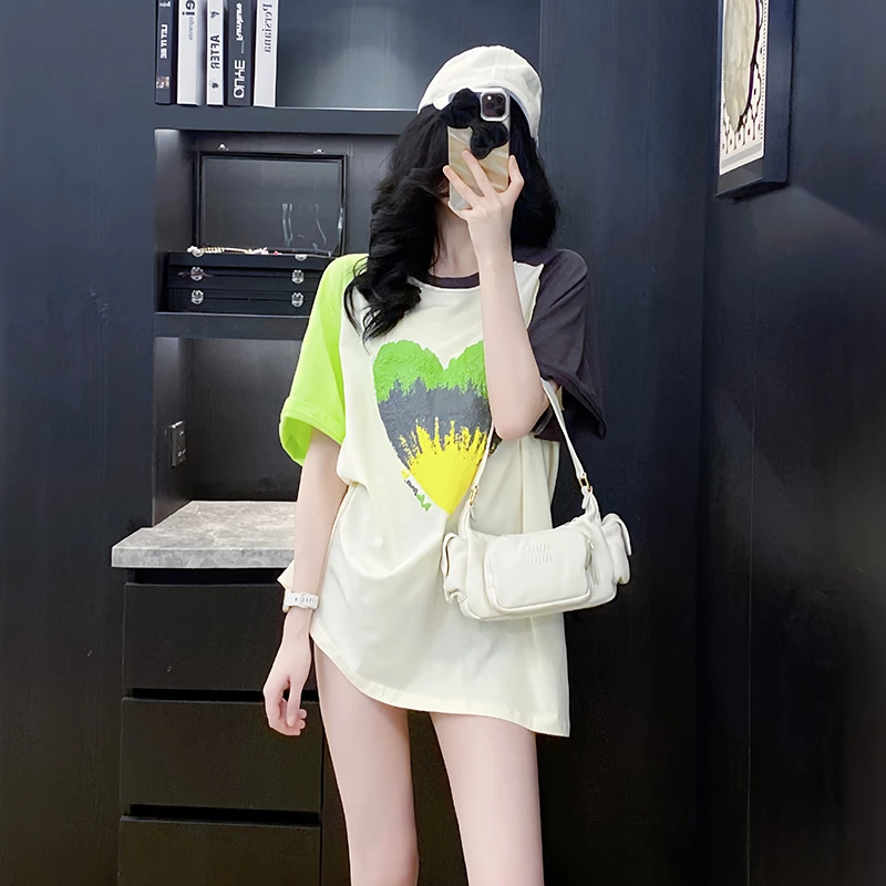 减龄T恤宽松型夏季几何圆领印花小众开叉短袖渐变心形时尚