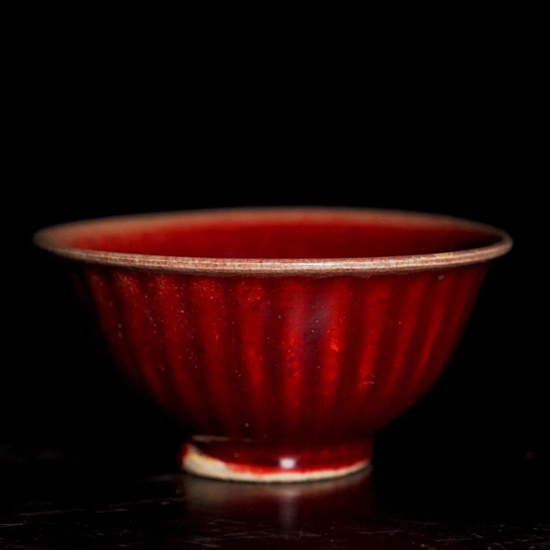 钧瓷玛瑙红釉《菊瓣碗》国营瓷厂作品。标价为运费，拍前请咨询客服。