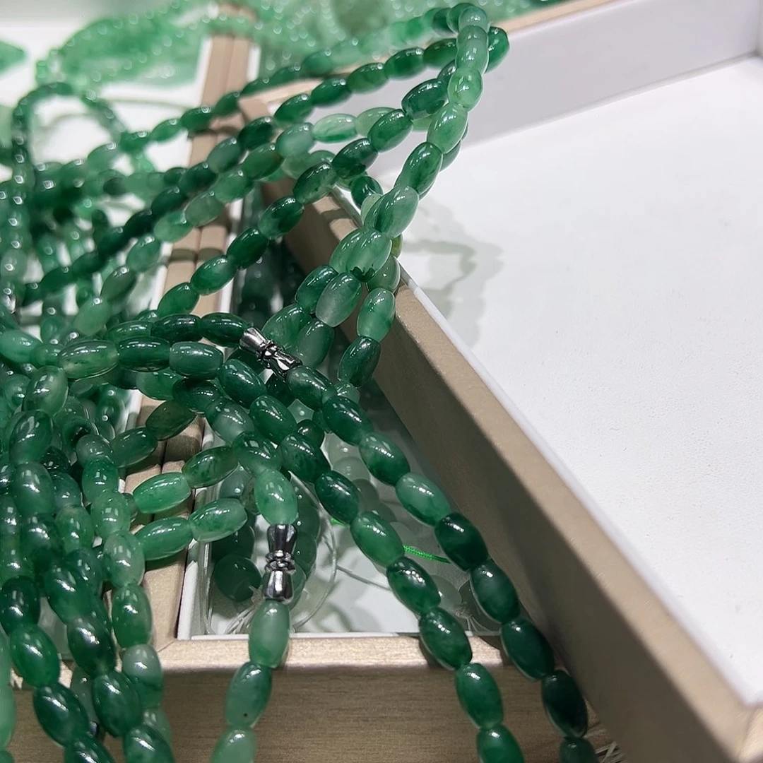 石英质玉颈饰未镶嵌大**贝