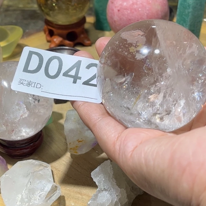 凡***一水晶珠宝半成品未镶嵌拍两单发一个微瑕