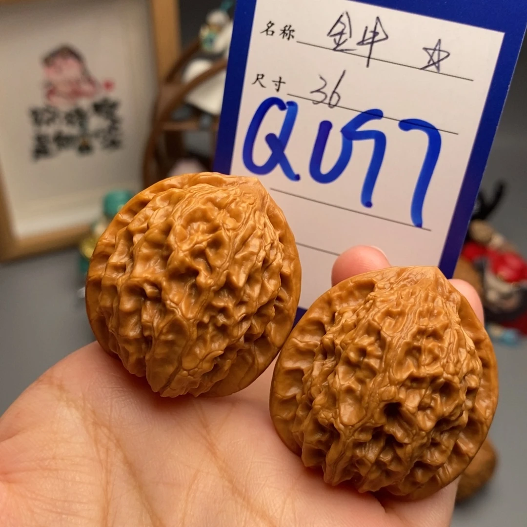 文玩核桃吊坠金牛36