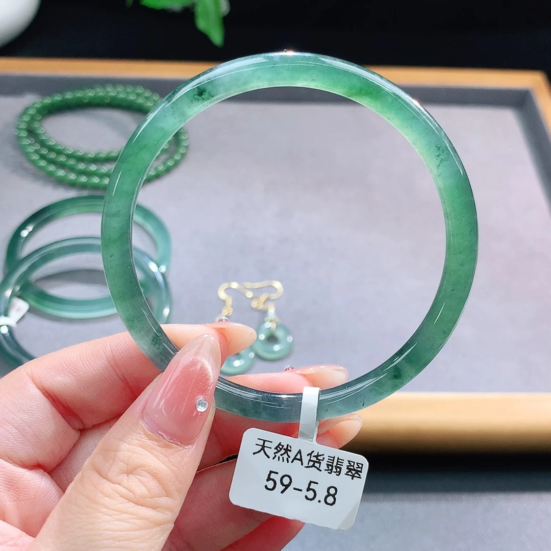 未镶嵌手镯（圆镯）翡翠