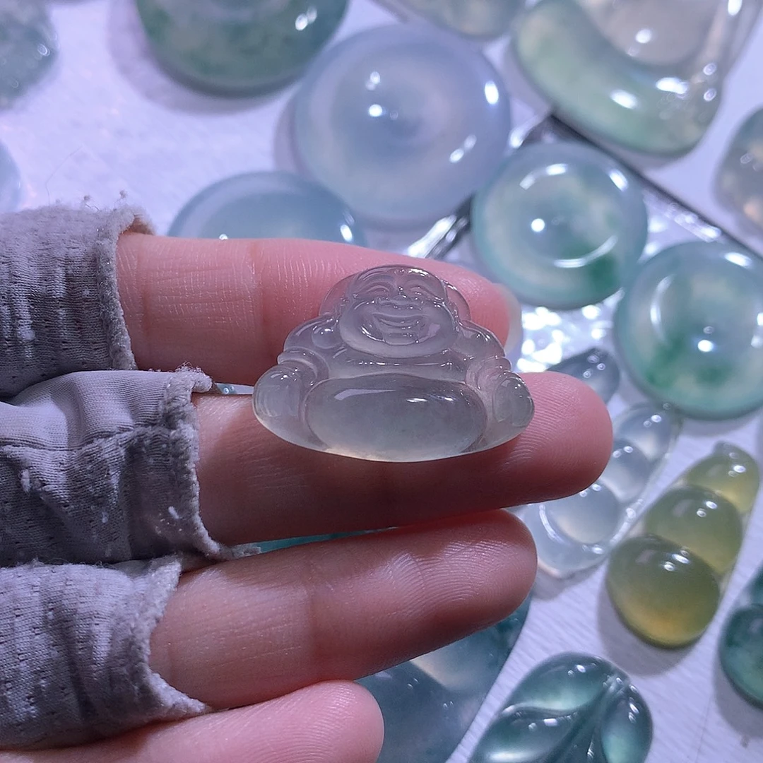 颈饰未镶嵌翡翠佛