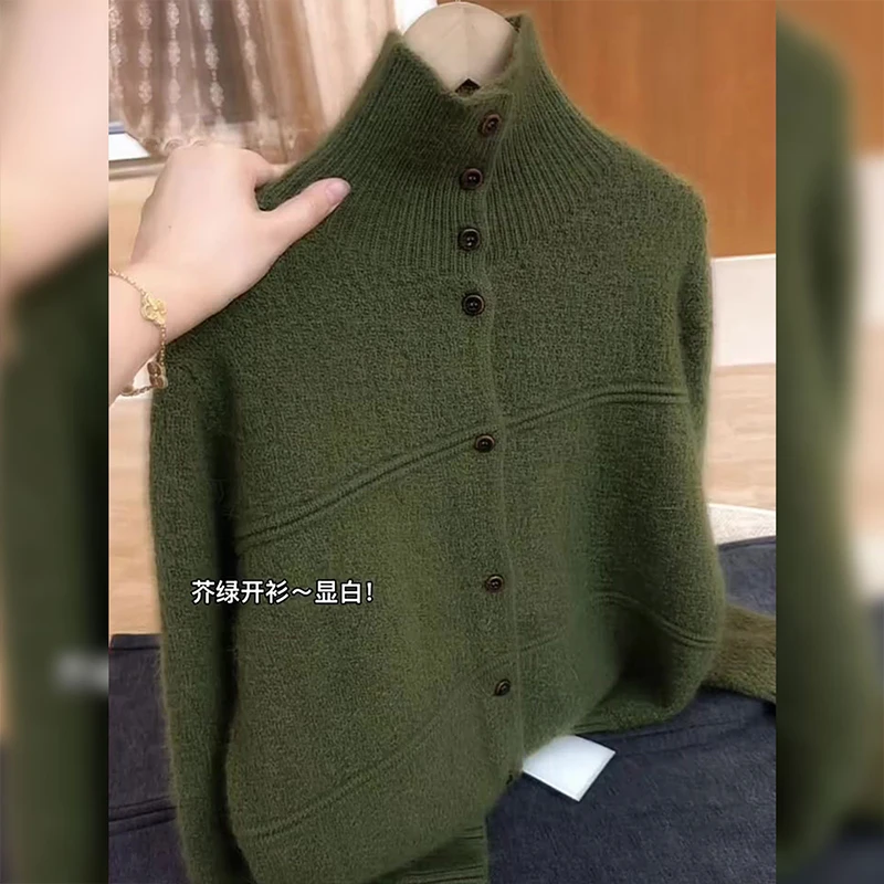 大码胖MM高领单排扣针织开衫女2025秋冬新款简约宽松显瘦外穿毛衣