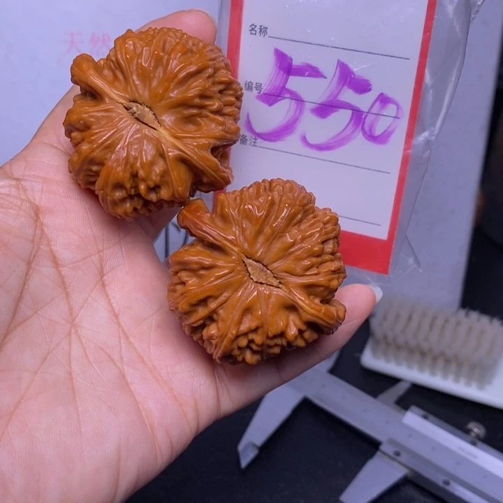 文玩核桃把件550，46闷白返油