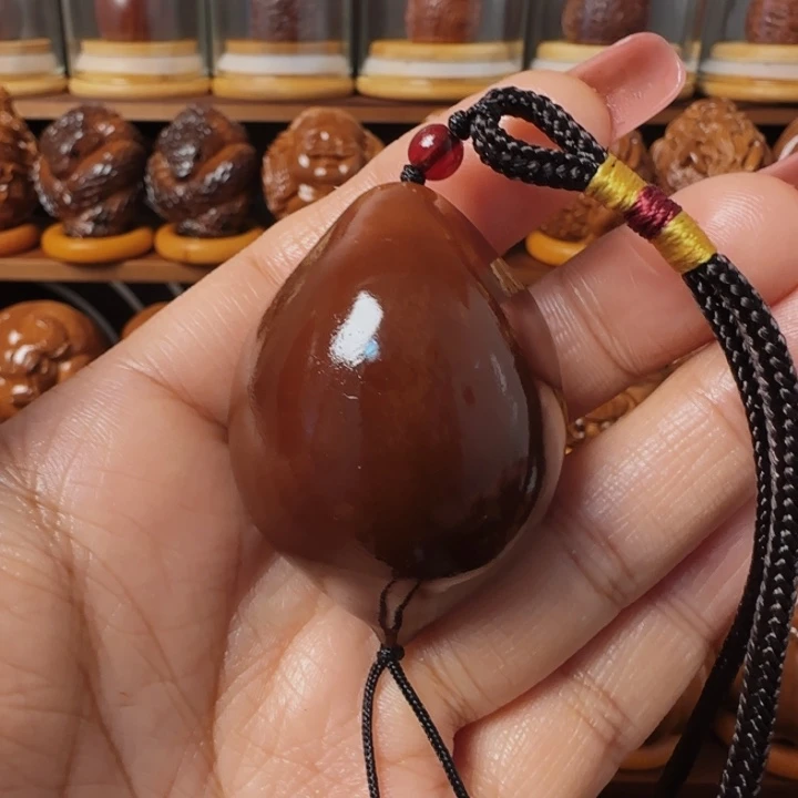 橄榄核把件叶***苏玉华一线天手把件