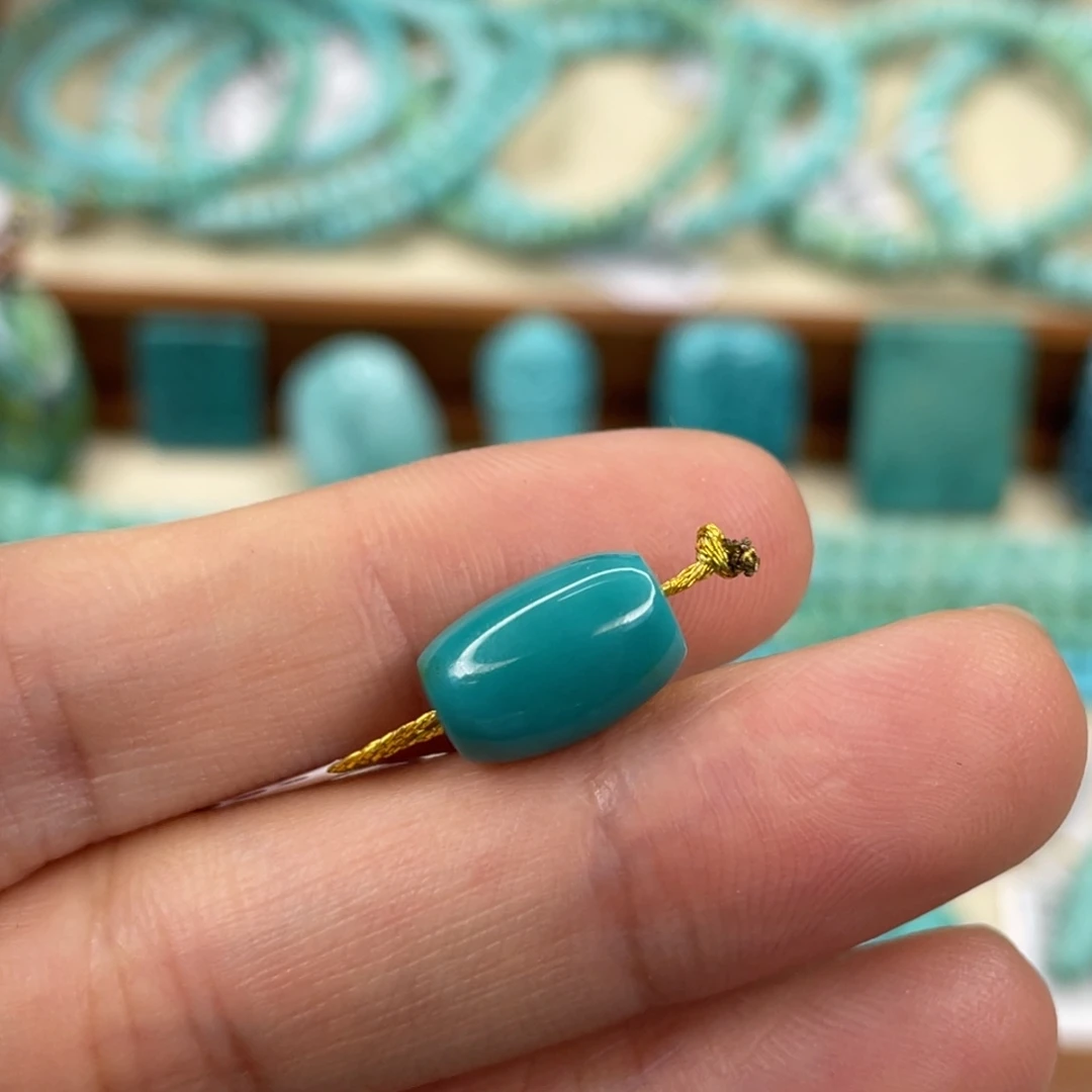 绿松石未镶嵌颈饰