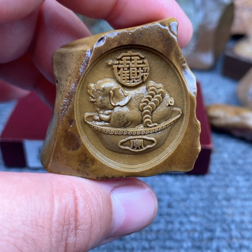 【闪购商品】原石雕刻手把件