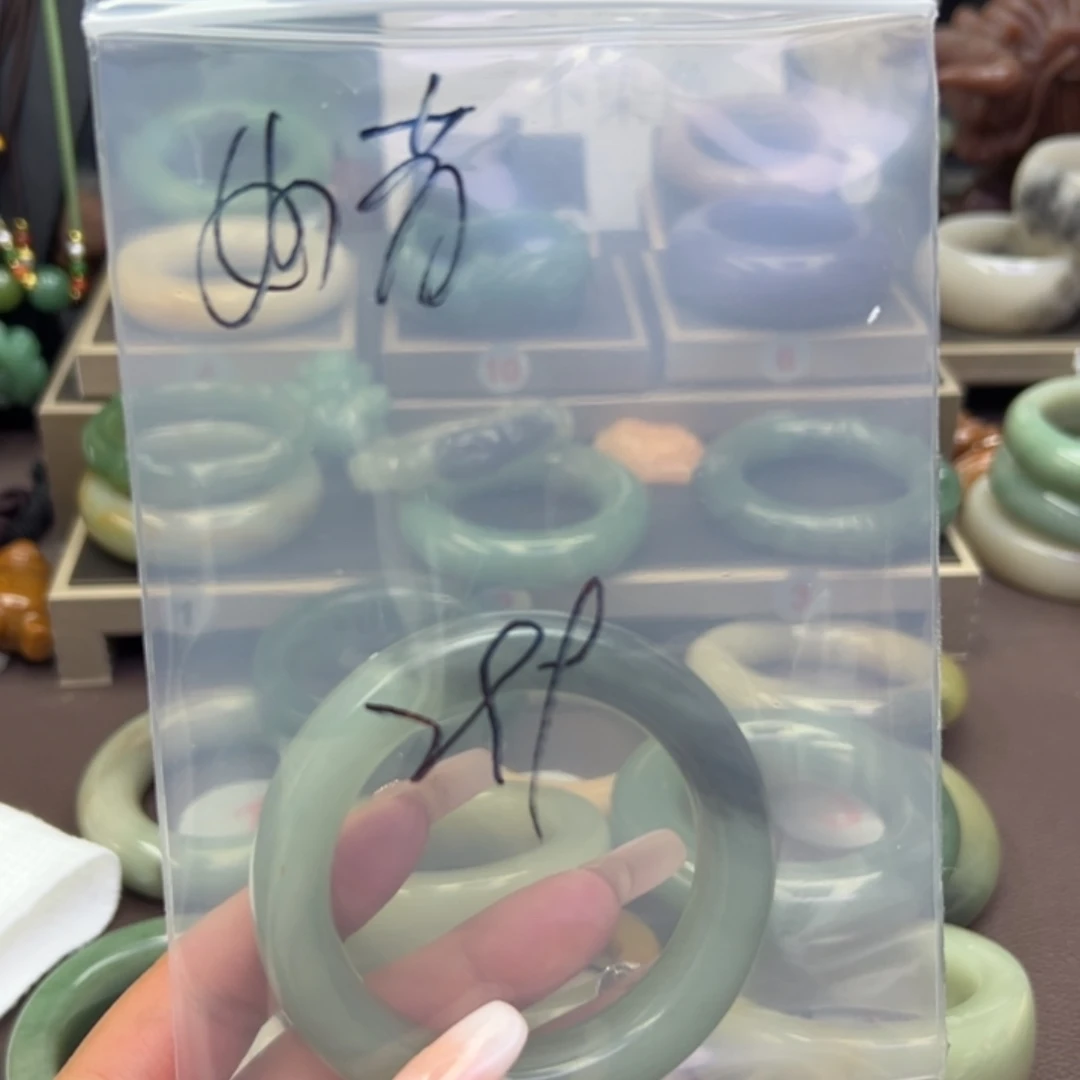 未镶嵌手镯石英岩玉如*