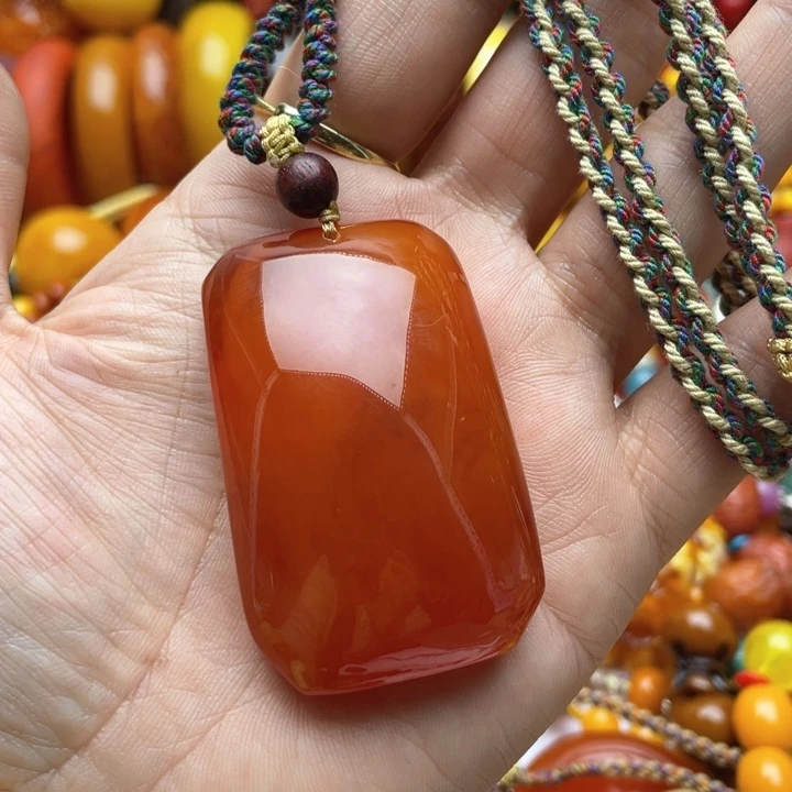 树脂制品81号红色无事牌吊坠