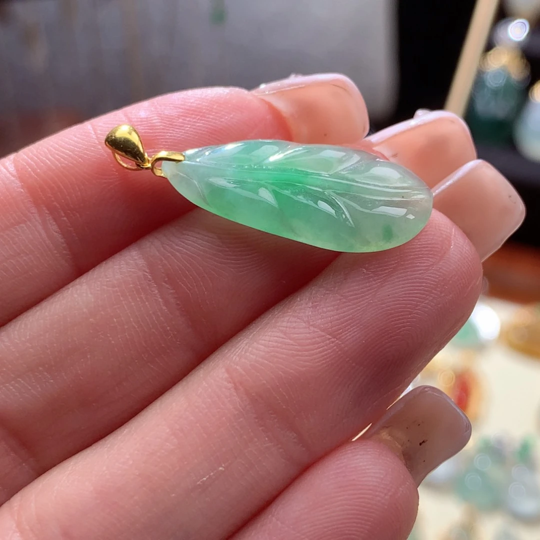 翡翠颈饰18K金镶嵌翡翠