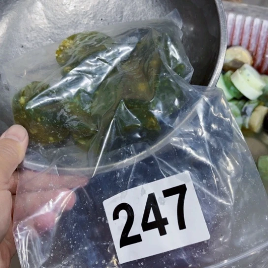 未镶嵌蛇纹石玉珠宝奇石