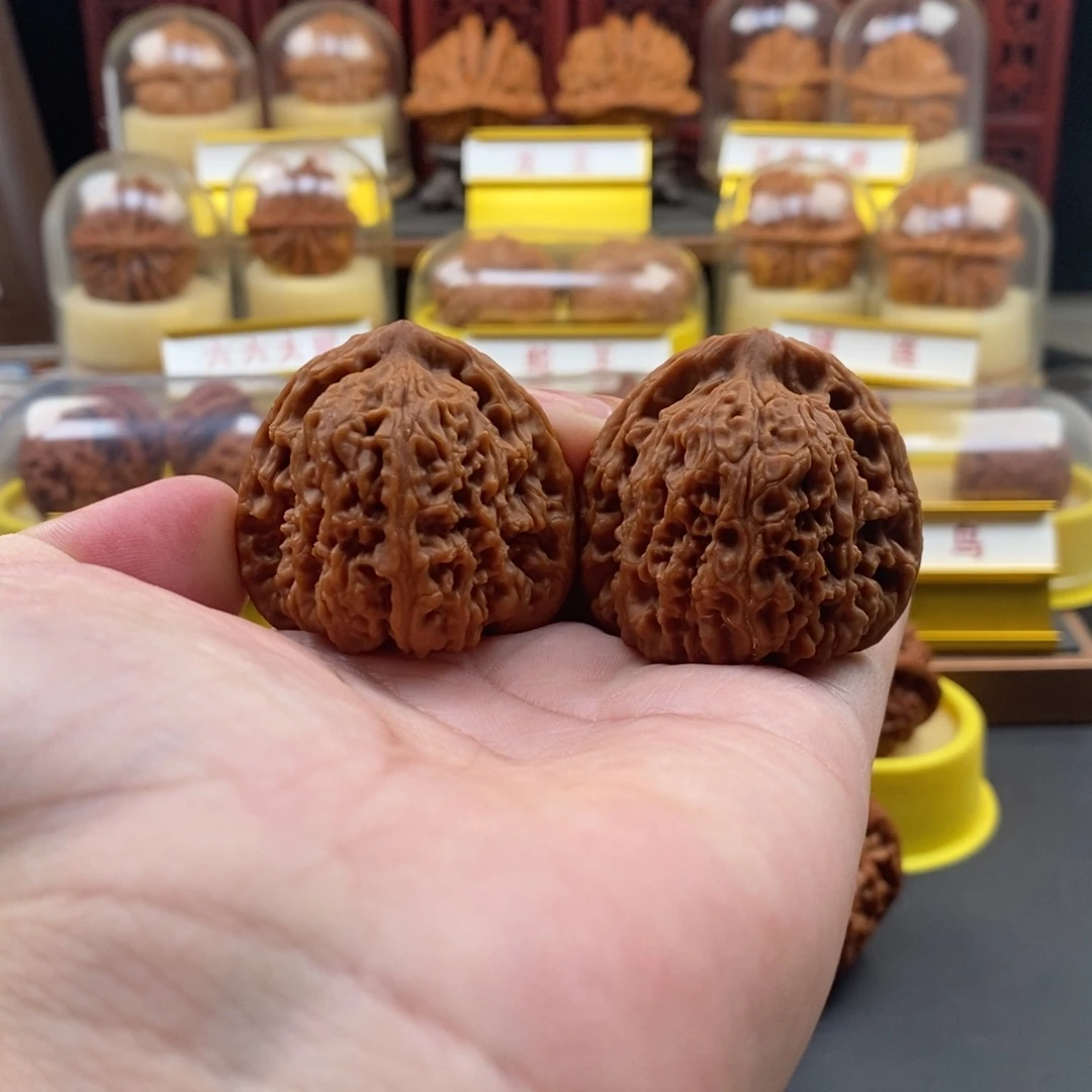 文玩核桃吊坠三角疆，全品，尺寸42