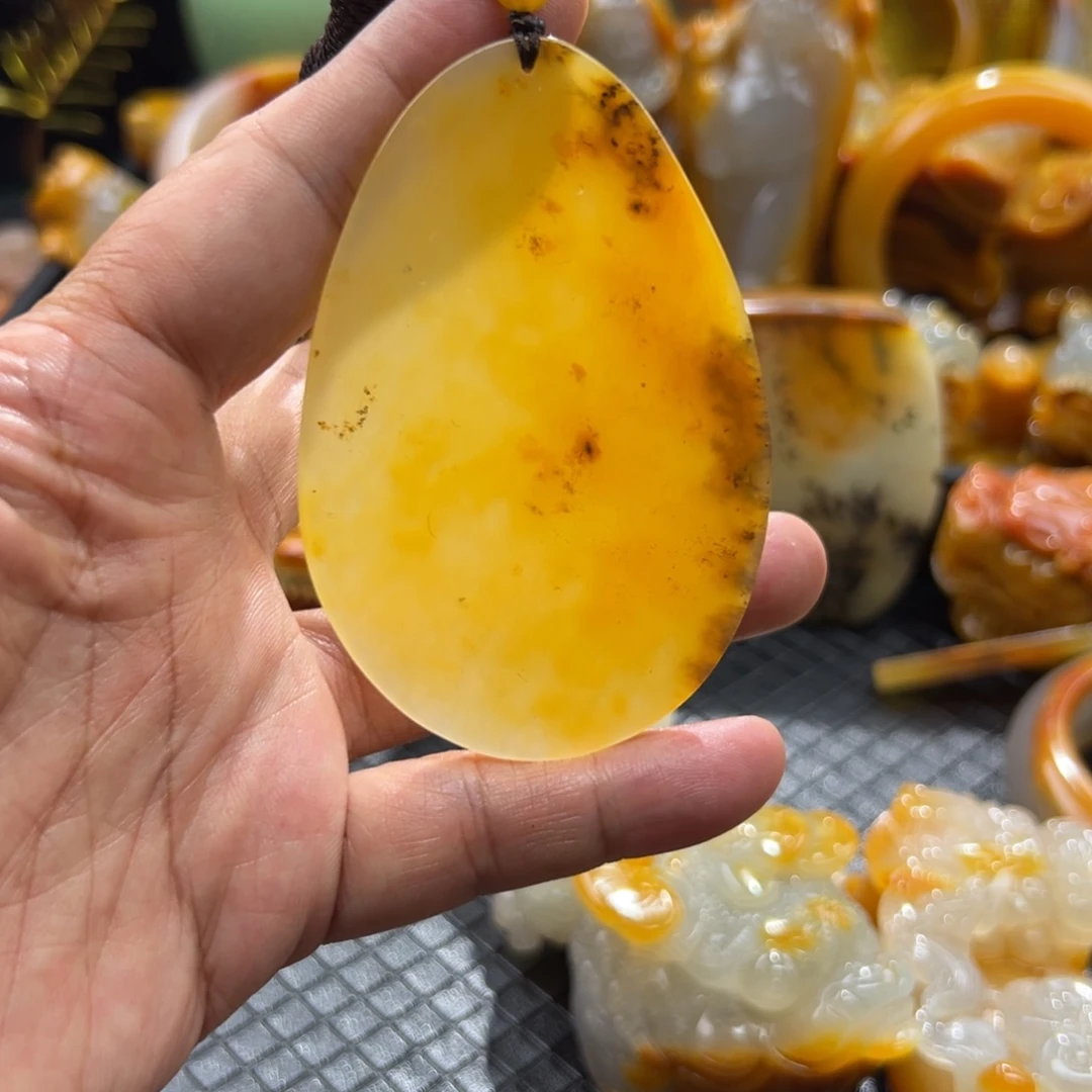 石英质玉未镶嵌颈饰