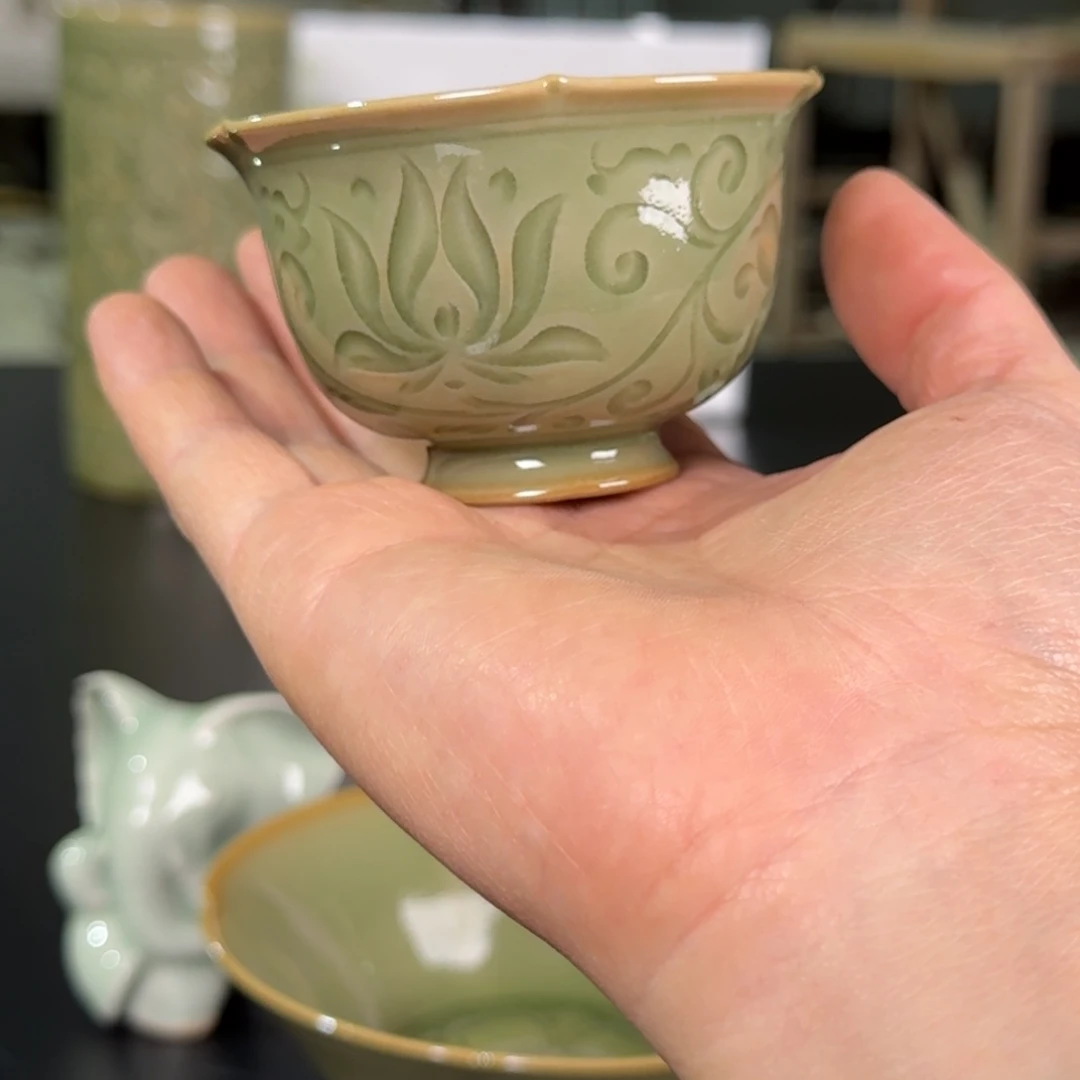 微瑕 缠枝莲纹阴刻杯 盏托配
