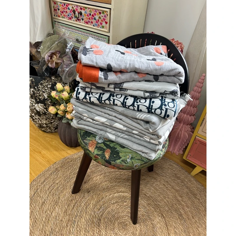 竹纤维流苏寒纱毯150*200微瑕～不挑花色V310(有跳线有洞）