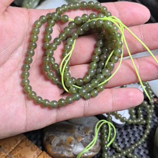 芒****和田玉未镶嵌手链