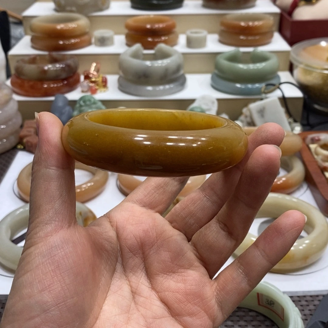 w***e石英质玉未镶嵌手镯