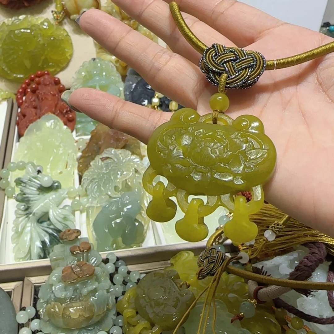 未镶嵌蛇纹石玉吊坠哈*